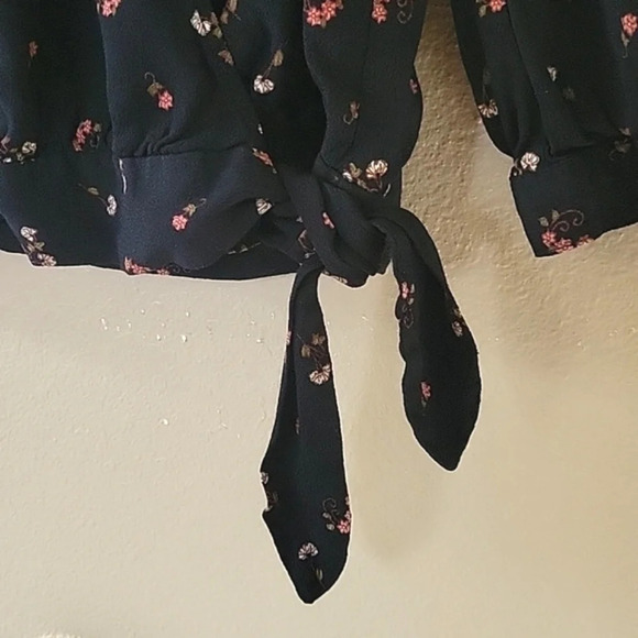 Madewell Black Flower Toss Wrap Blouse - Size Small - Picture 4 of 8